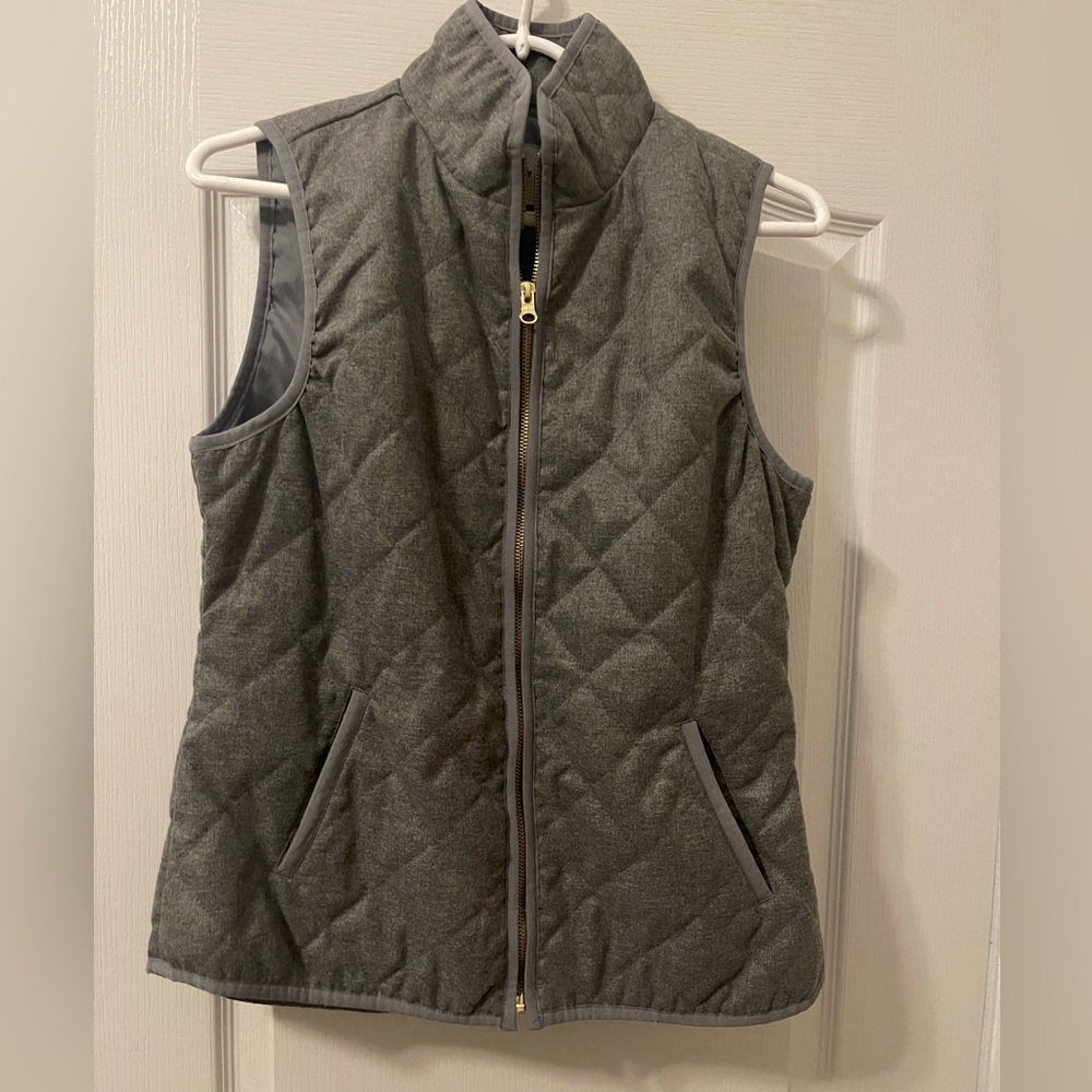 Old Navy women’s lightweight vest size small